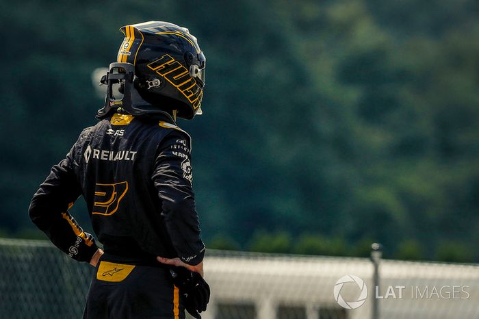 Nico Hulkenberg, Renault Sport F1 Team stopped on track