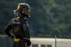 Nico Hulkenberg, Renault Sport F1 Team stopped on track