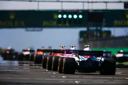 Esteban Ocon, Force India VJM11, leads Sergey Sirotkin, Williams FW41, from the back of the field at the start