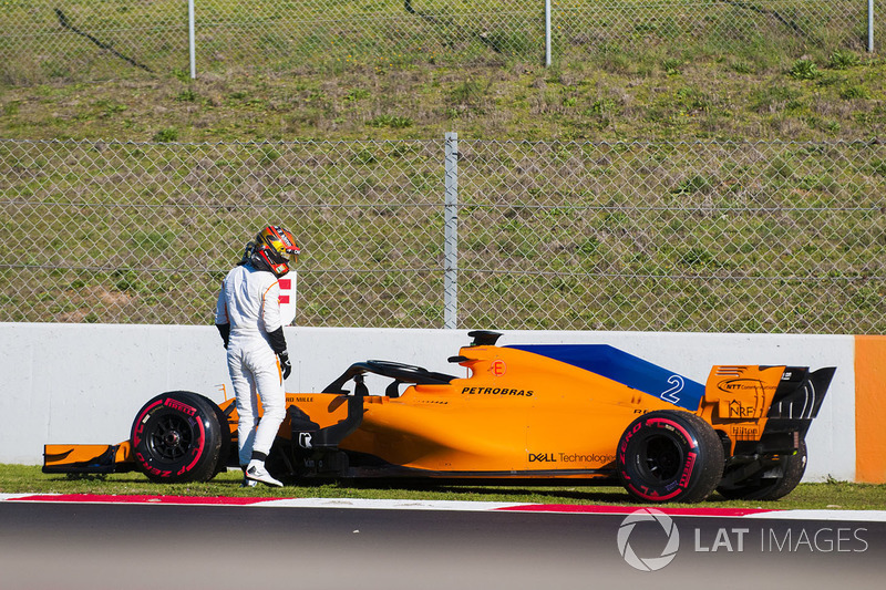 Stoffel Vandoorne, McLaren MCL33, varado en la pista