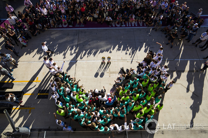 Race winner Lewis Hamilton, Mercedes AMG F1, Toto Wolff, Executive Director Mercedes AMG F1, Niki La