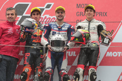 Podium: racewinnaar Romano Fenati, Snipers Team, tweede plaats Niccolo Antonelli, Red Bull KTM Ajo,