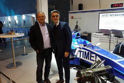 Fréderic Vasseur, chef d'équipe Sauber F1 et CEO, avec Lorenzo Senna, Motorsport.com Switzerland Country Leader