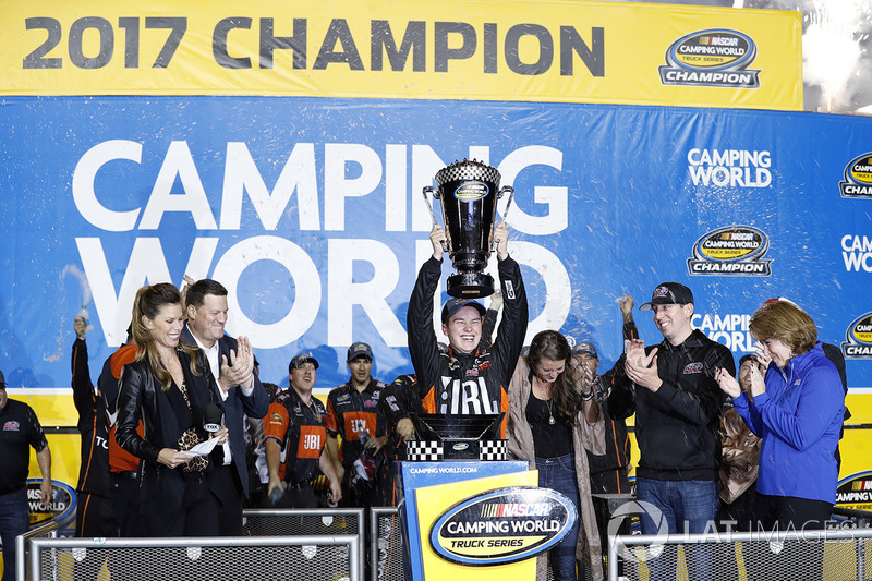 Na NASCAR, Christopher Bell levantou o título de campeão na sexta-feira, após terminar a prova de Homestead-Miami em 2º.