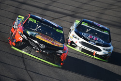 Martin Truex Jr., Furniture Row Racing Toyota, Kevin Harvick, Stewart-Haas Racing Ford
