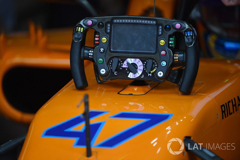 McLaren MCL33 steering wheel
