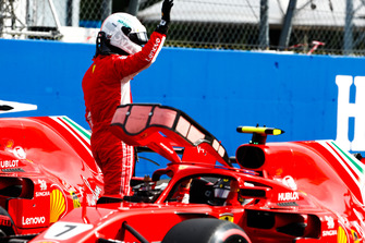 Sebastian Vettel, Ferrari SF71H, Kimi Raikkonen, Ferrari SF71H