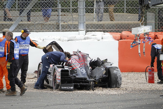 #1 Rebellion Racing Rebellion R-13: Andre Lotterer, Neel Jani, Bruno Senna après son crash