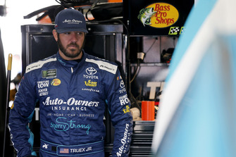 Martin Truex Jr., Furniture Row Racing, Toyota Camry Auto-Owners Insurance