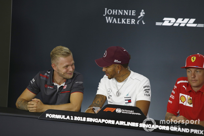 Kevin Magnussen, Haas F1 Team, Lewis Hamilton, Mercedes AMG F1 e Kimi Raikkonen, Ferrari, nella conferenza stampa