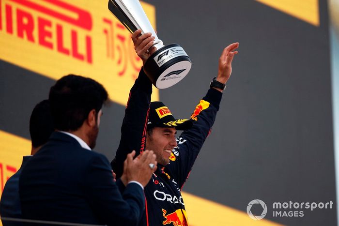Podio: segundo lugar Sergio Pérez, Red Bull Racing