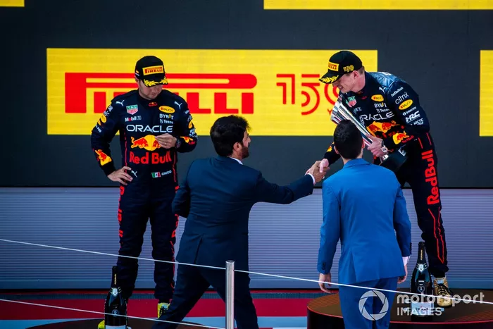 Podio: segundo lugar Sergio Pérez, Red Bull Racing, ganador Max Verstappen, Red Bull Racing