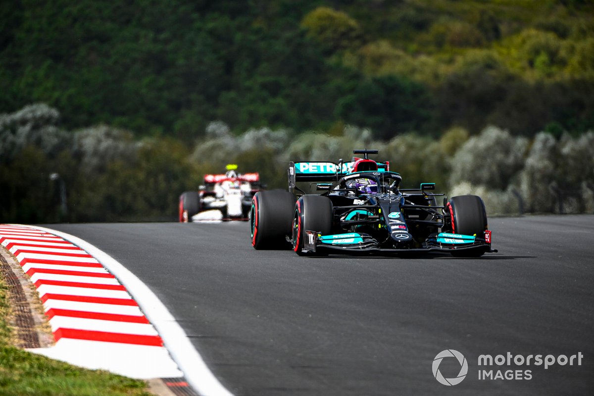 Lewis Hamilton, Mercedes W12, Antonio Giovinazzi, Alfa Romeo Racing C41