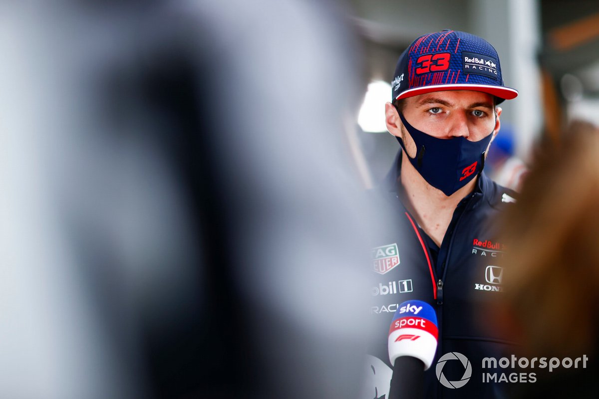 Max Verstappen, Red Bull Racing, viene intervistato