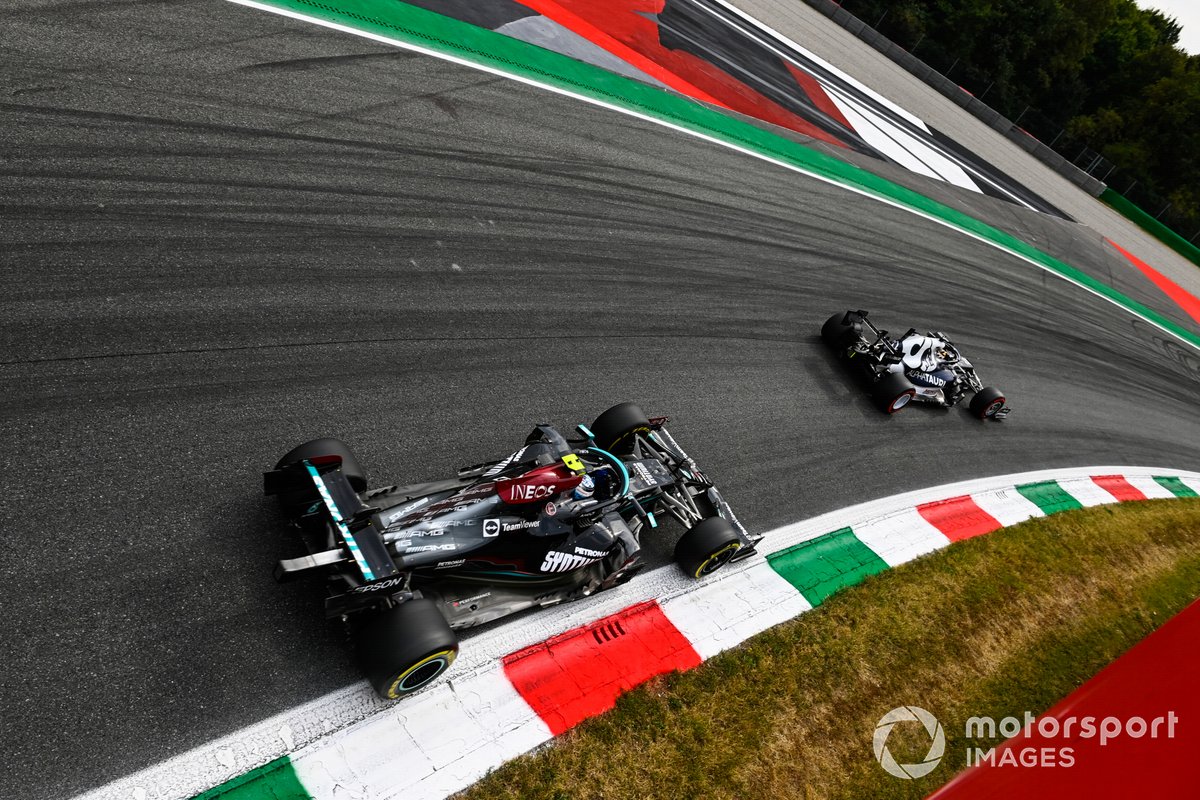 Yuki Tsunoda, AlphaTauri AT02, Valtteri Bottas, Mercedes W12