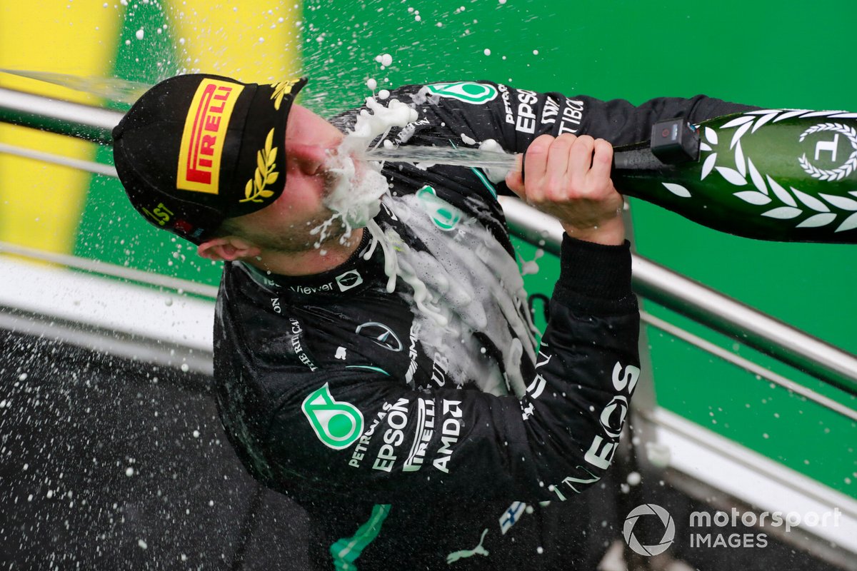 Valtteri Bottas, Mercedes, 1 ° posizione, sul podio