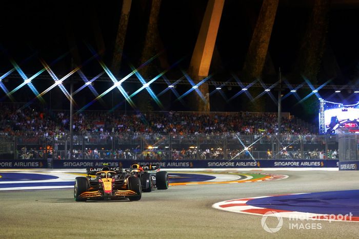 Lando Norris, McLaren MCL36, Max Verstappen, Red Bull Racing RB18