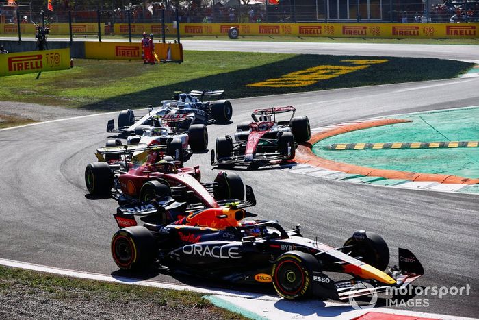 Sergio Pérez, Red Bull Racing RB18, Carlos Sainz, Ferrari F1-75, Valtteri Bottas, Alfa Romeo C42, Mick Schumacher, Haas VF-22, Yuki Tsunoda, AlphaTauri AT03.