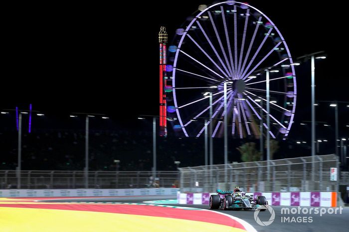 Lewis Hamilton, Mercedes W13