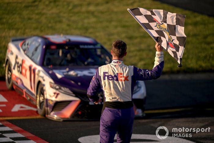 Ganador Denny Hamlin, Joe Gibbs Racing, FedEx Express Toyota Camry