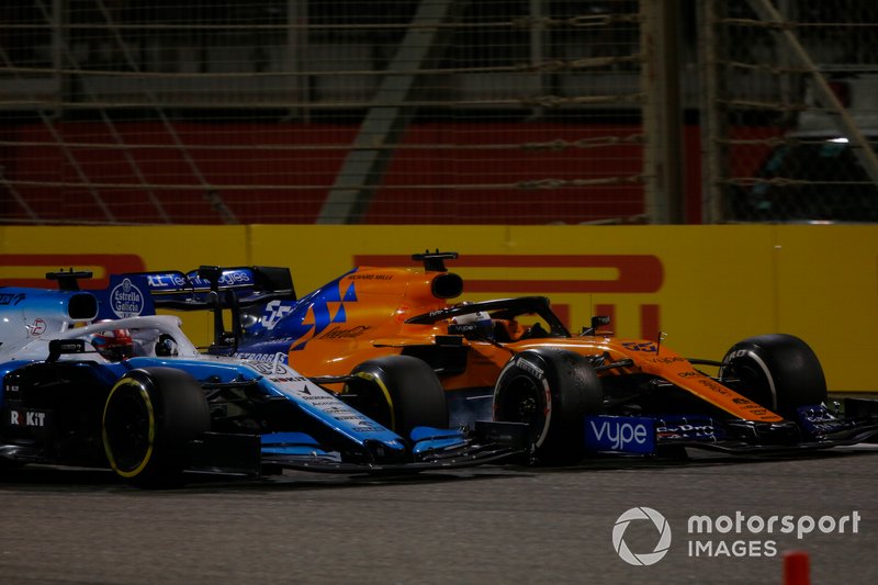 George Russell, Williams Racing FW42, battles with Carlos Sainz Jr., McLaren MCL34