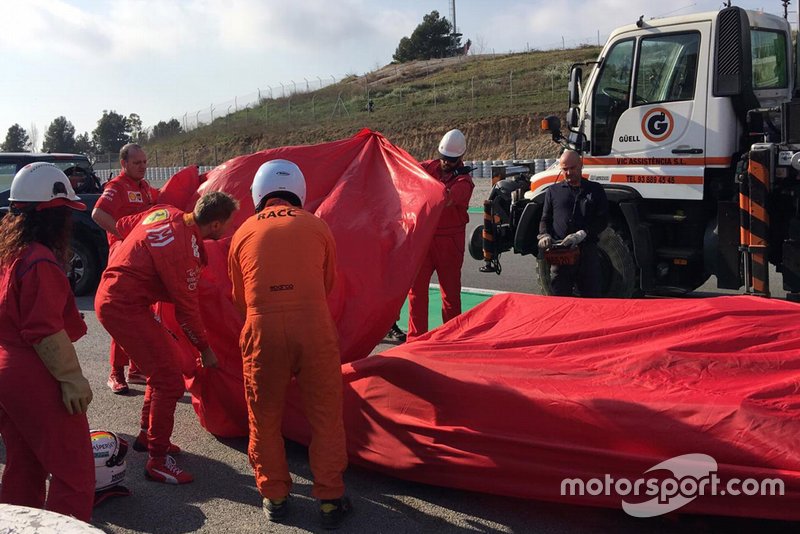 Sebastian Vettel, Ferrari SF90 detenido a un lado de la pista