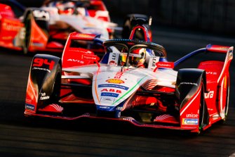 Pascal Wehrlein, Mahindra Racing, M5 Electro, devance Jérôme d'Ambrosio, Mahindra Racing, M5 Electro