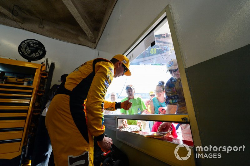 Kyle Busch, Joe Gibbs Racing, Toyota Camry M&M's Chocolate Bar