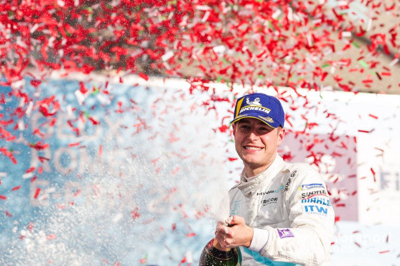 9. Stoffel Vandoorne toonde zijn snelheid in de Formule E met een pole en een podium. Waar stond de Vlaming op het podium?
