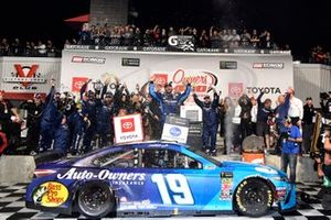 Race Winner Martin Truex Jr., Joe Gibbs Racing, Toyota Camry Auto Owners Insurance