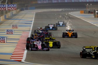 Daniel Ricciardo, Renault R.S.19, voor Sergio Perez, Racing Point RP19, Nico Hulkenberg, Renault R.S. 19, en Pierre Gasly, Red Bull Racing RB15, Lando Norris, McLaren MCL34
