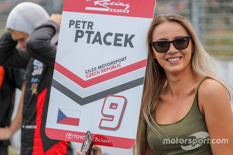 La grid girl de Petr Ptacek