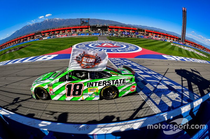 Yarış galibi Kyle Busch, Joe Gibbs Racing, Toyota Camry Interstate Batteries