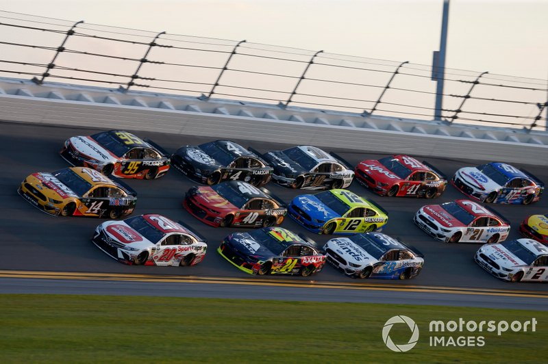 Erik Jones, Joe Gibbs Racing, Toyota Camry Sport Clips <b>Clint</b> ...