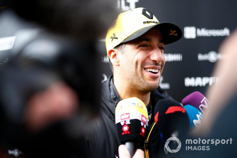 Daniel Ricciardo, Renault F1 Team con los medios