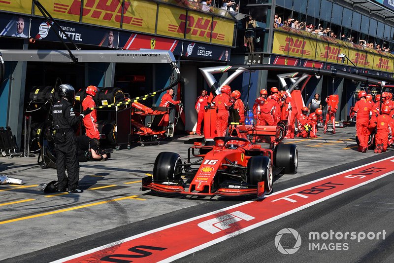 Charles Leclerc, Ferrari SF90, lascia il pit dopo la sosta