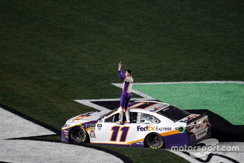 #11: Denny Hamlin, Joe Gibbs Racing, Toyota Camry FedEx Express celebrates his win
