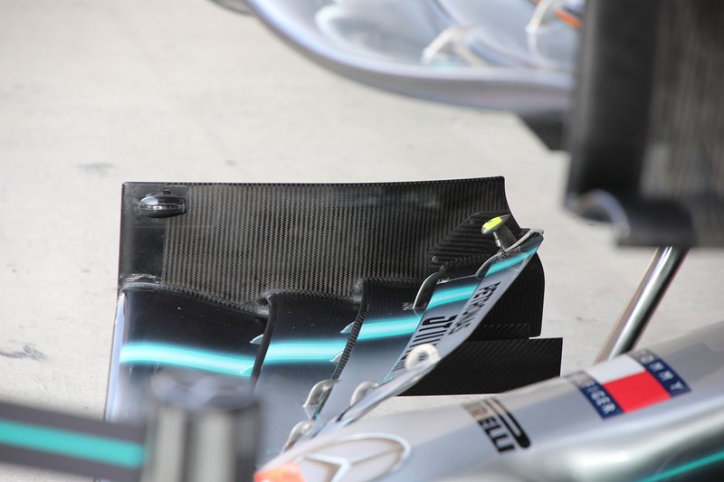 Mercedes AMG F1 W10 detalle del alerón delantero