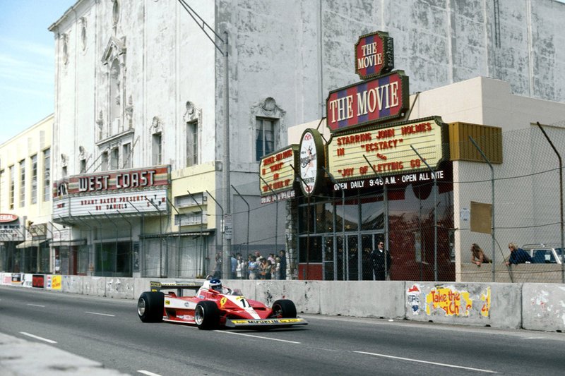 Carlos Reutemann, el Ferrari 312T3 pasa por el cine para adultos