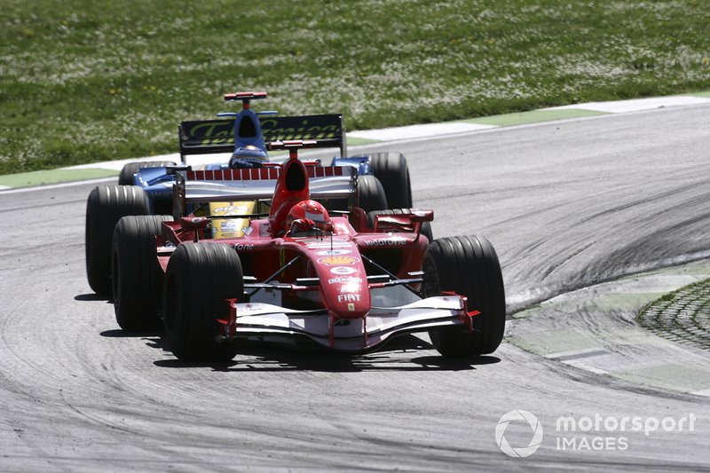 Michael Schumacher, Ferrari 248F1, Fernando Alonso, Renault R26
