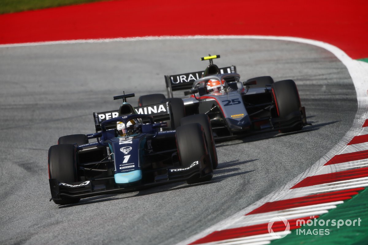 Sean Gelael, Dams, precede Luca Ghiotto, Hitech Grand Prix