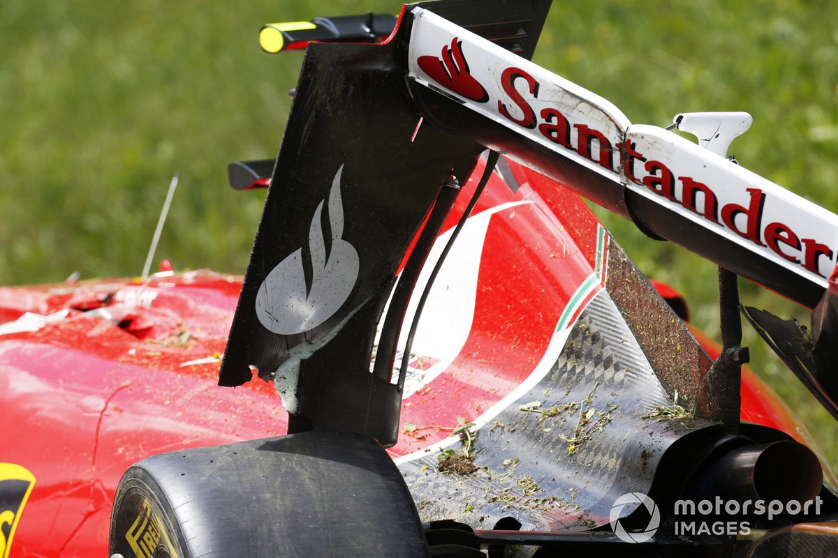 Damage to the car of Kimi Raikkonen, Ferrari SF-15T