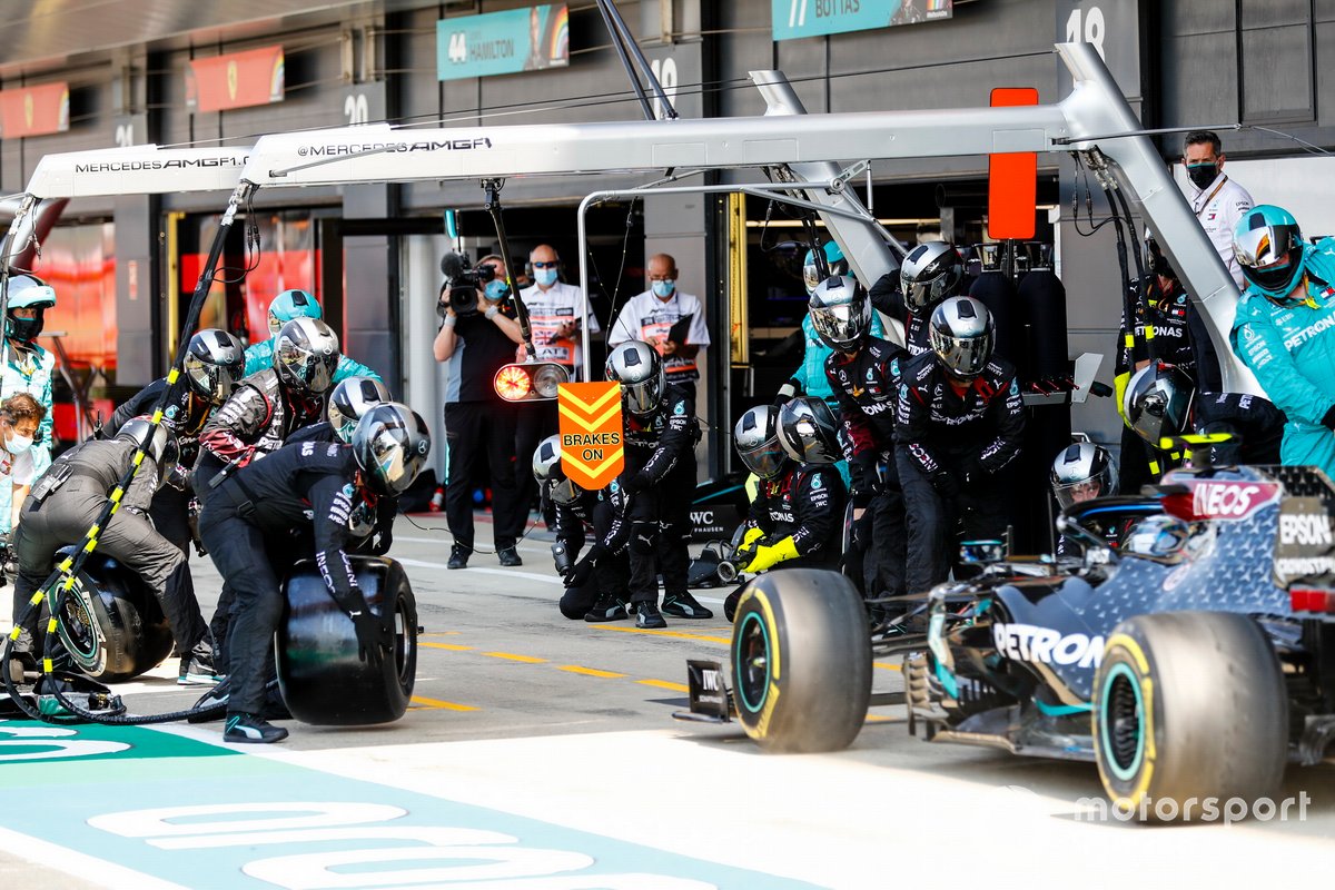 Valtteri Bottas, Mercedes F1 W11 pit stop