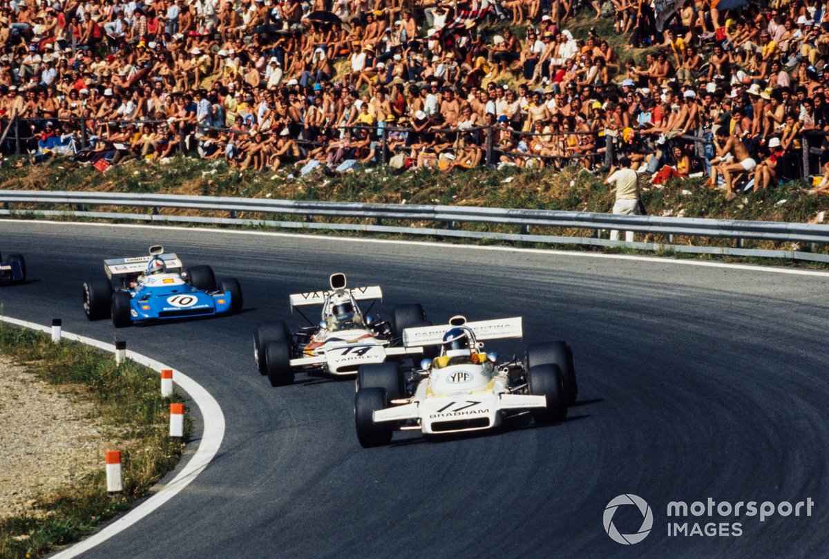 Carlos Reutemann, Brabham BT37 Ford precede Peter Revson, McLaren M19C Ford e Chris Amon, Matra MS120D