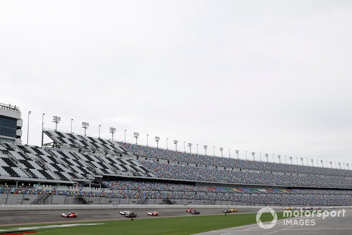 Salida: #7 Acura Team Penske Acura DPi, DPi: Helio Castroneves, Ricky Taylor