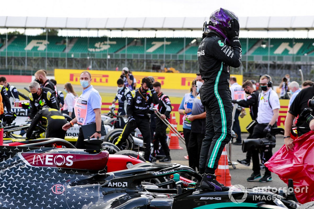 Ganador de la carrera Lewis Hamilton, Mercedes-AMG F1 celebra en Parc Ferme