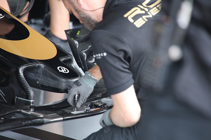 Haas F1 Team VF-19 front wing detail