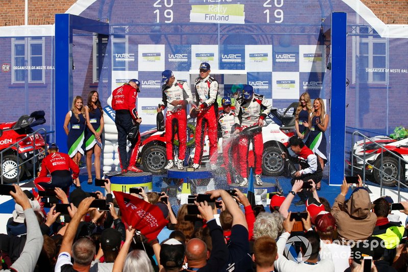 El podio: Ganador Ott Tänak, Martin Järveoja, Toyota Gazoo Racing WRT Toyota Yaris WRC, segundo lugar Esapekka Lappi, Janne Ferm, Citroën World Rally Team Citroën C3 WRC, tercer lugar Jari-Matti Latvala, Miikka Anttila, Toyota Gazoo Racing WRT Toyota Yaris WRC