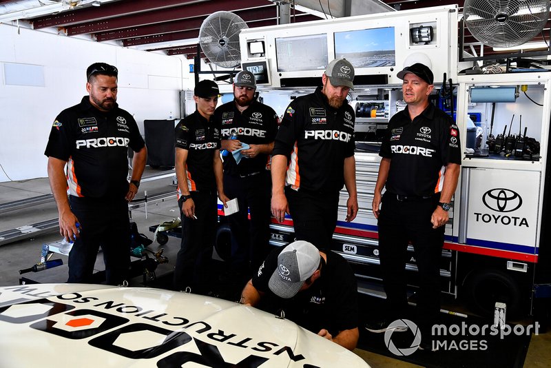 Matt DiBenedetto, Leavine Family Racing, Toyota Camry Procore crew