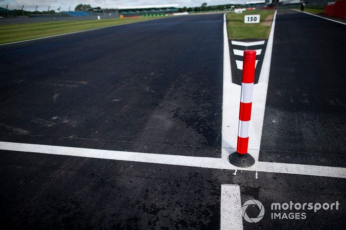 Nueva superficie de pista en la entrada del pit lane